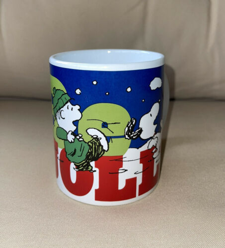 18 oz Oval Ceramic Mug Merry /& Bright Holiday Vandor Peanuts Green Snoopy
