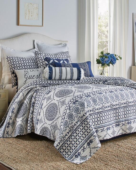 Luxury Bedding Soft Cozy Navy Blue White Medallion Geometric Quilt Set