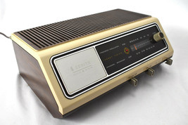 Vintage Zenith Solid State Target Tuning  AM FM Radio Wood Grain F420W - $50.04