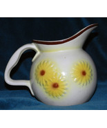 LOVELY VINTAGE HULL POTTERY PITCHER WITH YELLOW DAISIES!! - $14.89