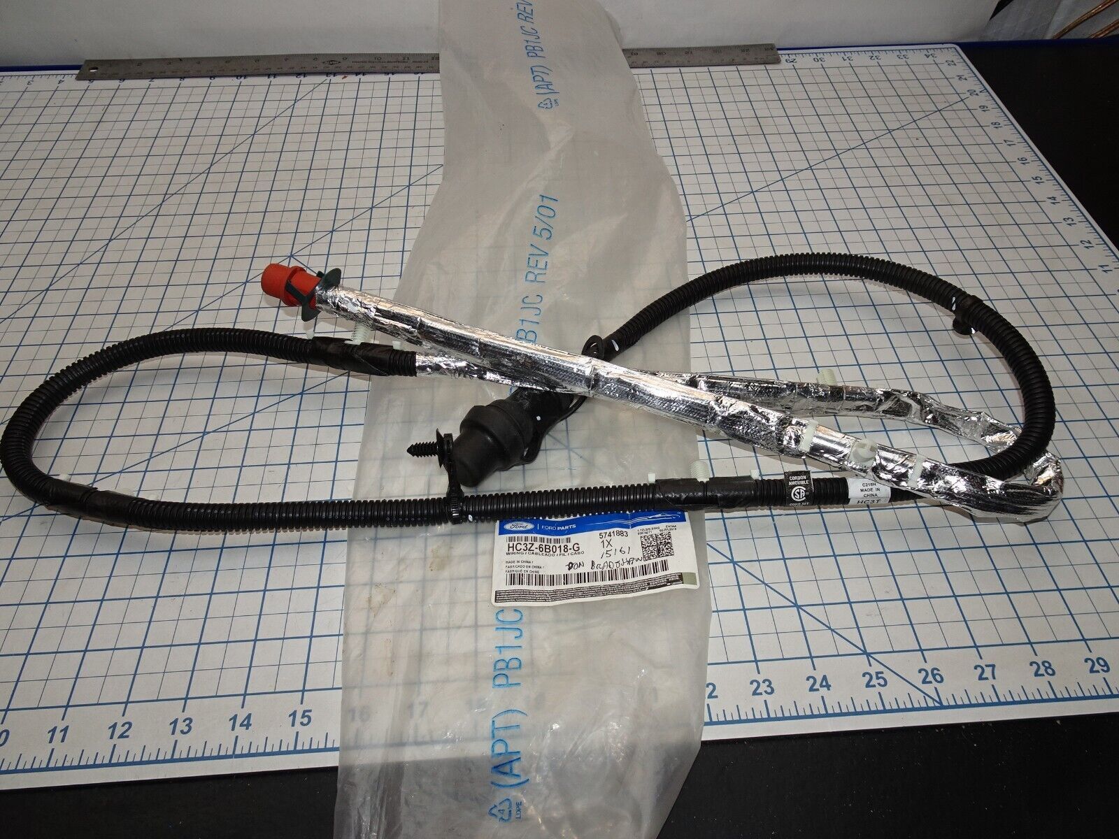 Ford HC3Z6B018G Engine Block Heater Wire Cord Plug OEM NOS Battery