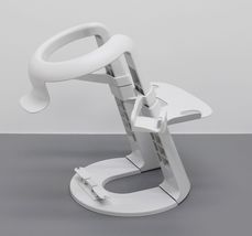 Insignia Stand for Oculus NS-Q2SW - White image 5