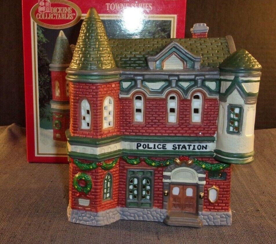 1995 DICKENS COLLECTIBLES TOWNE SERIES POLICE STATION CHRISTMAS