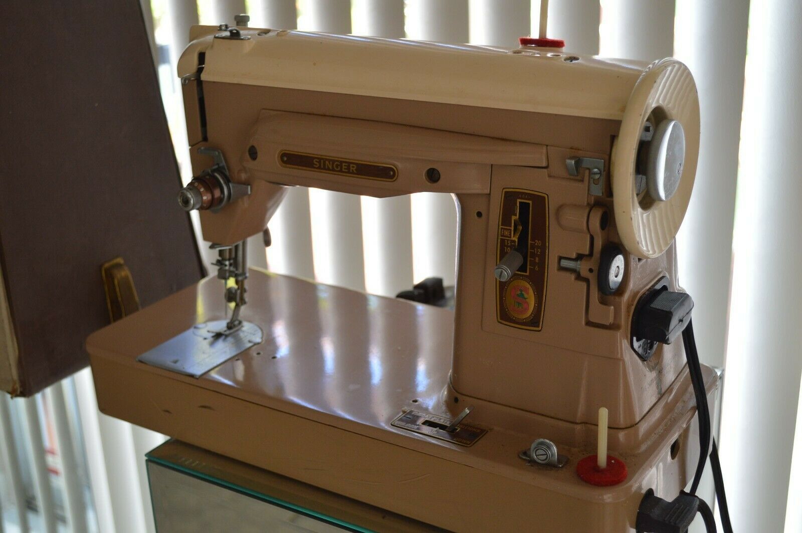 Singer 404 Sewing Machine Slant Needle Straight Stitch metal Gear Drive