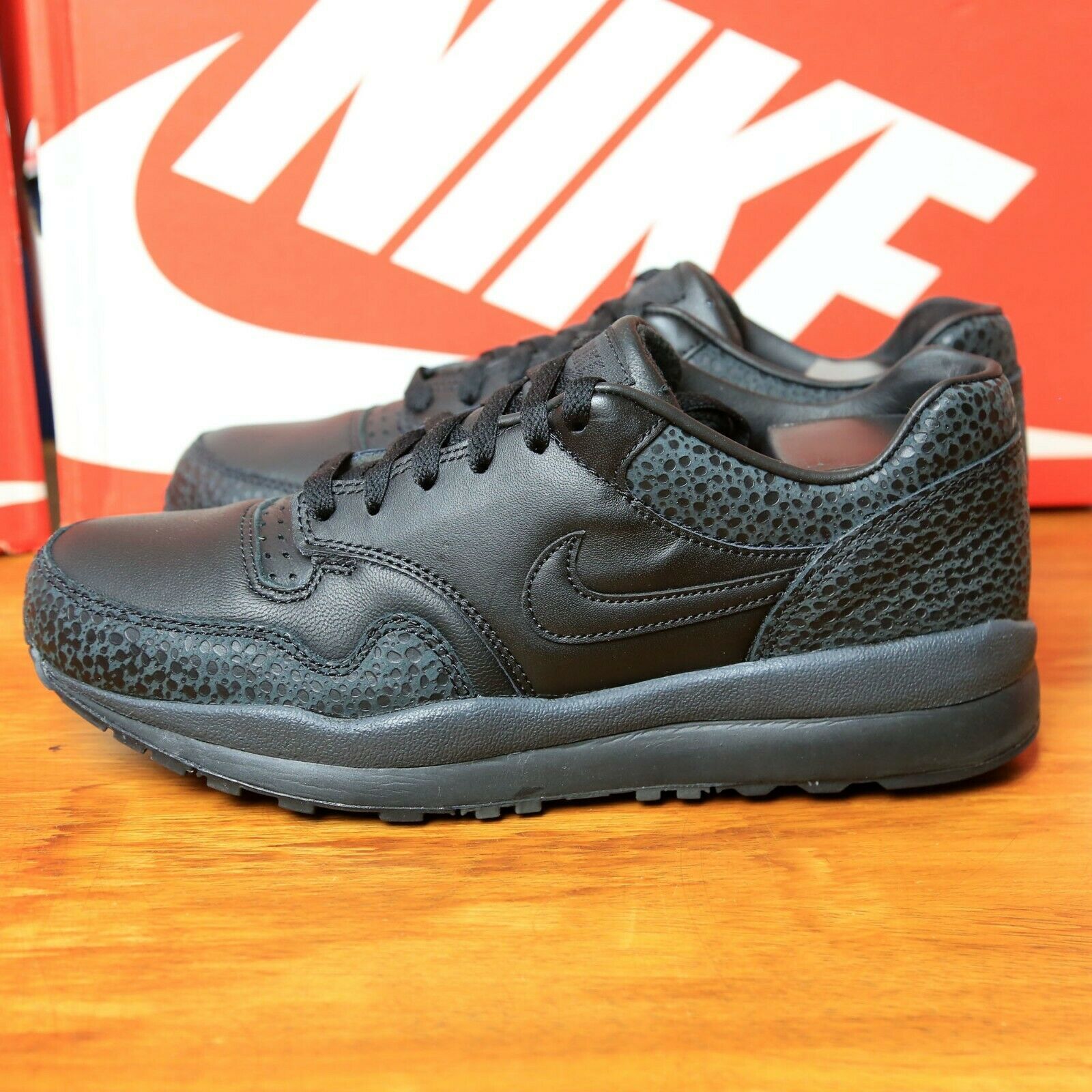 nike air safari qs black