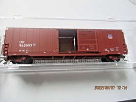 Micro-Trains # 10400031 Union Pacific 60' Box Car, Excess Height, Single Door, N image 2