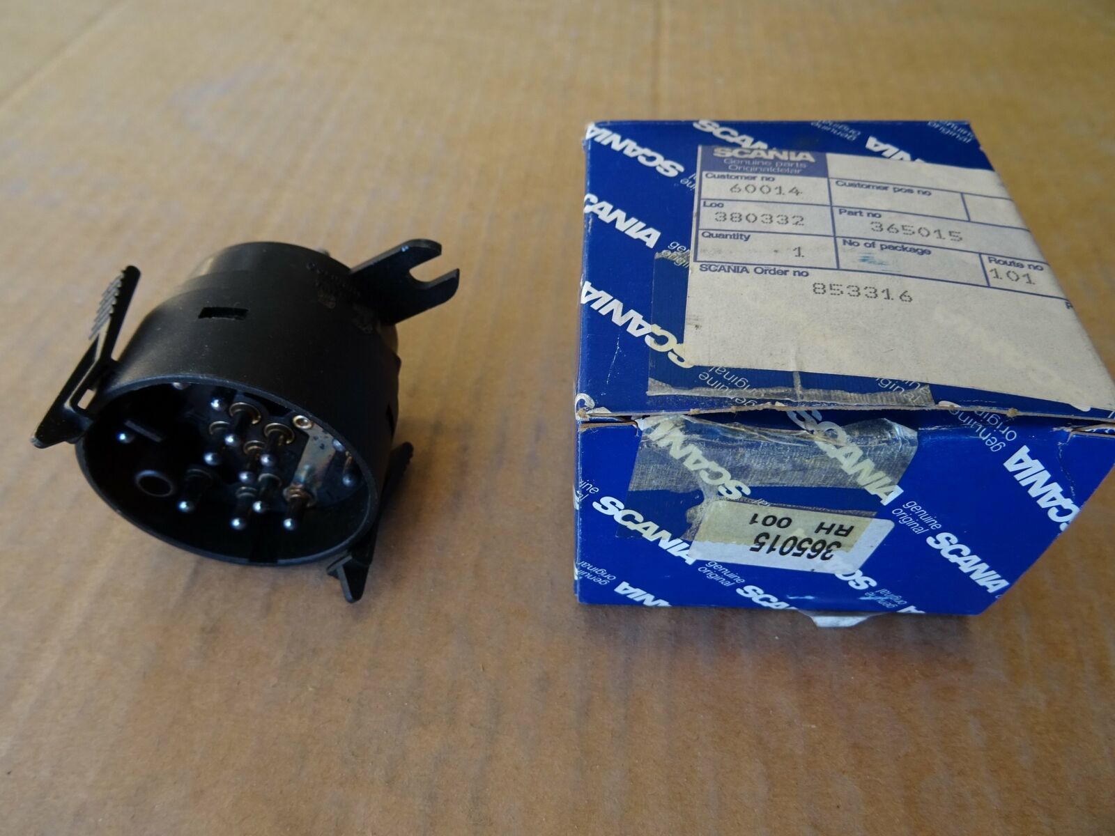 SCANIA LIGHT SWITCH 365015 93 113 114 / M 3836 Bottles & Jars