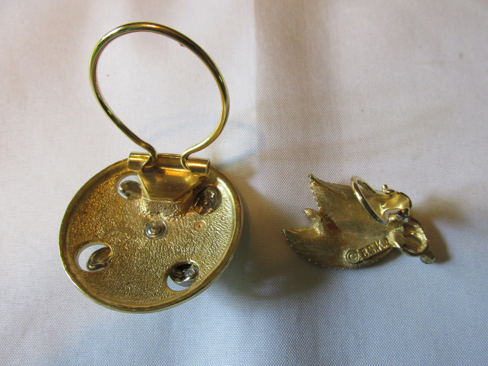 Lot of Vintage Scarf Clips, Gold Toned, Silver Toned, Pearlized, etc