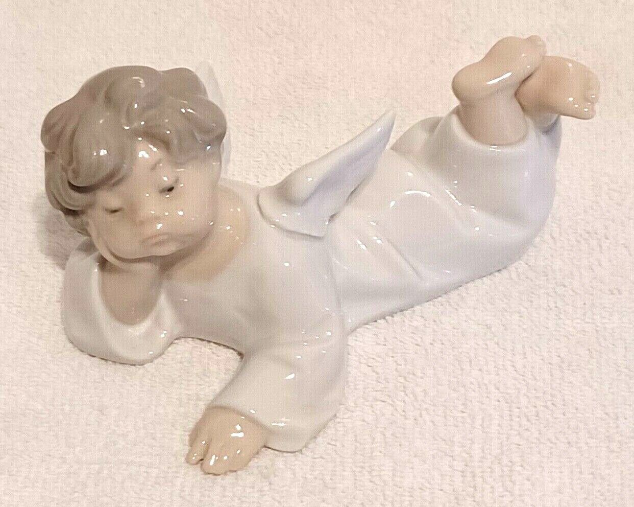 Lladro #4541 “Angel Laying Down” Figurine - Sculptures & Figurines