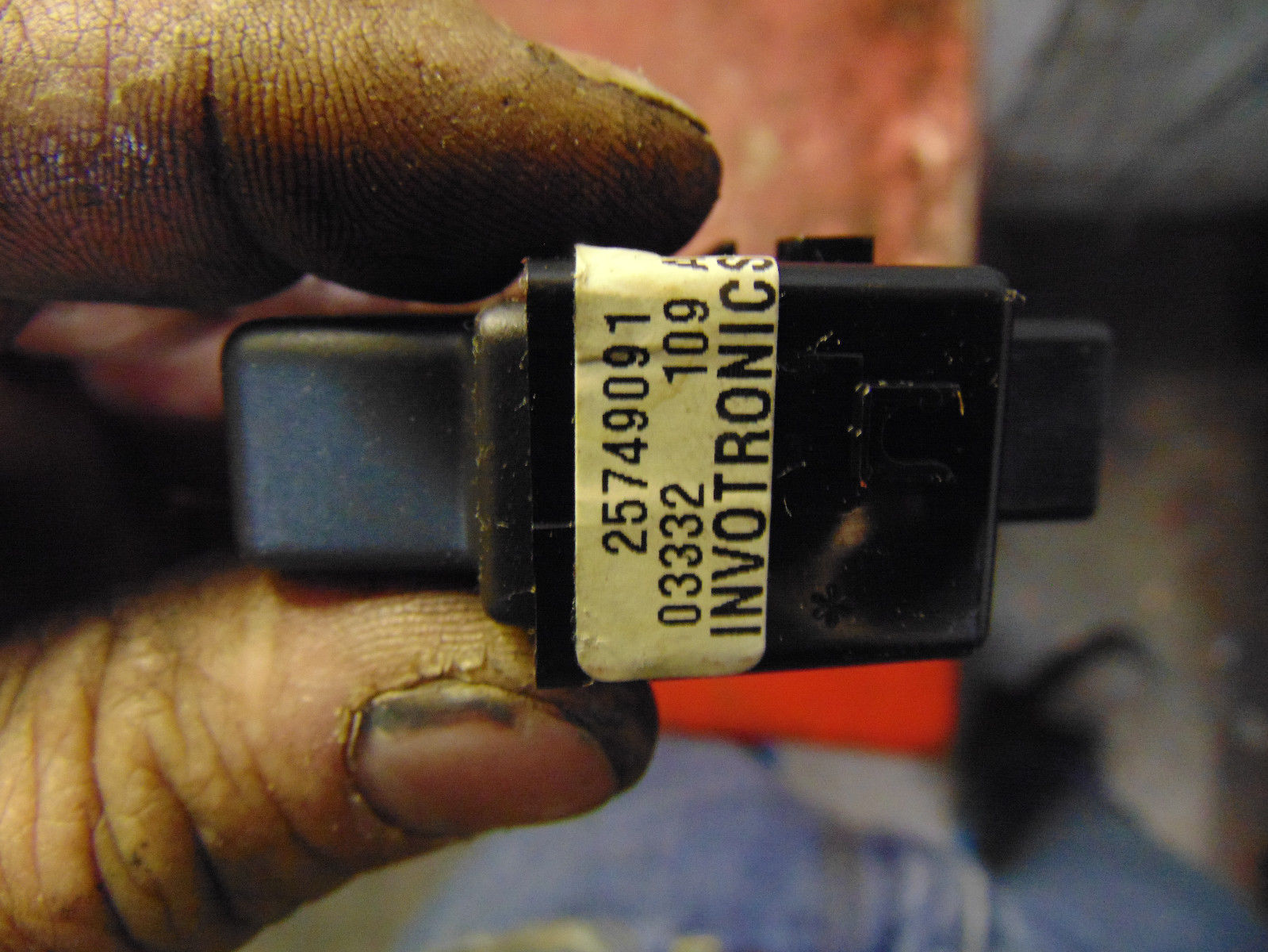 06 05 04 Cadillac SRX hazard warning flasher light on off switch button