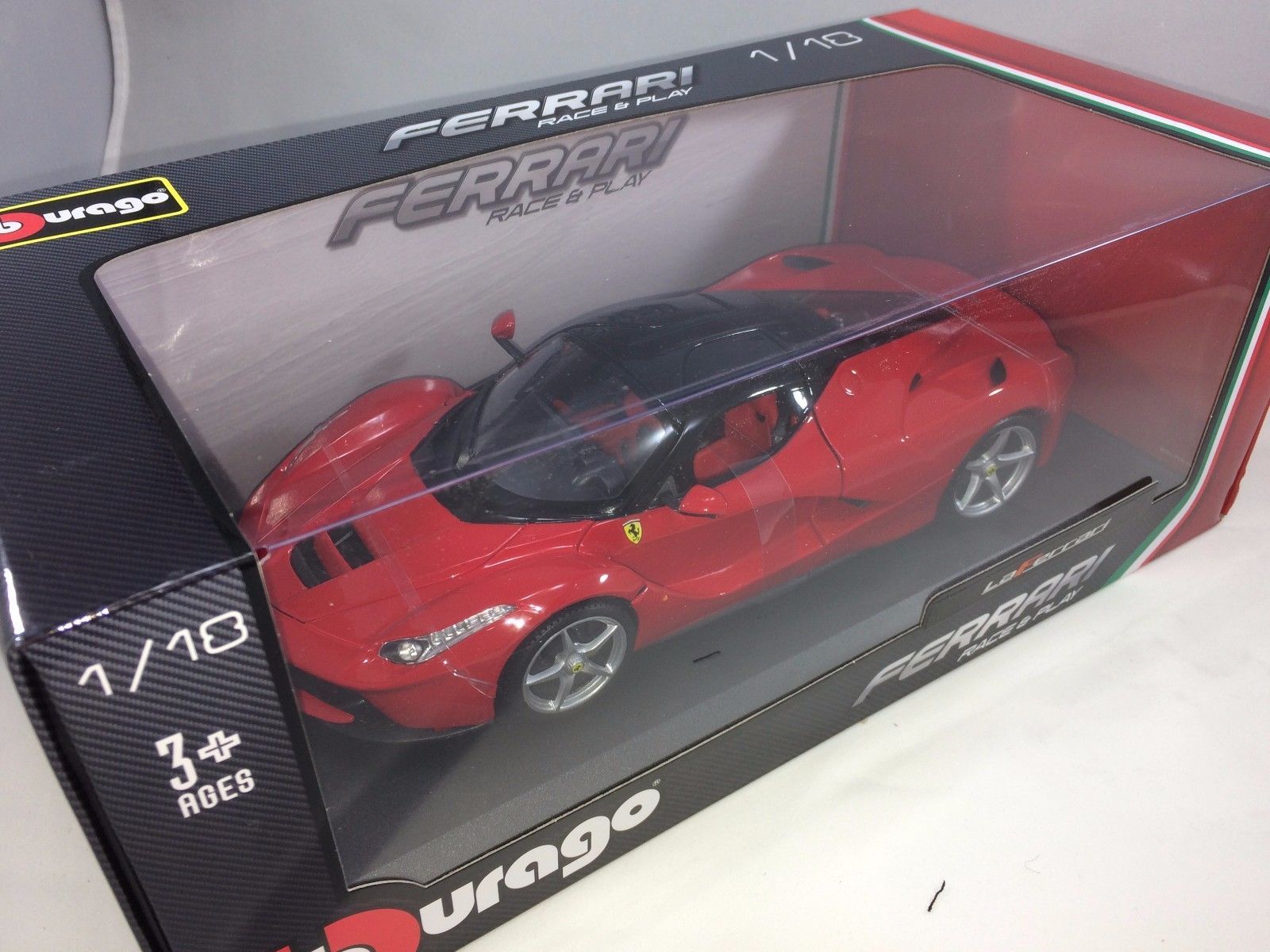Mercedes Benz SLS AMG rojo Bburago Street Fire auto modelo 1:43