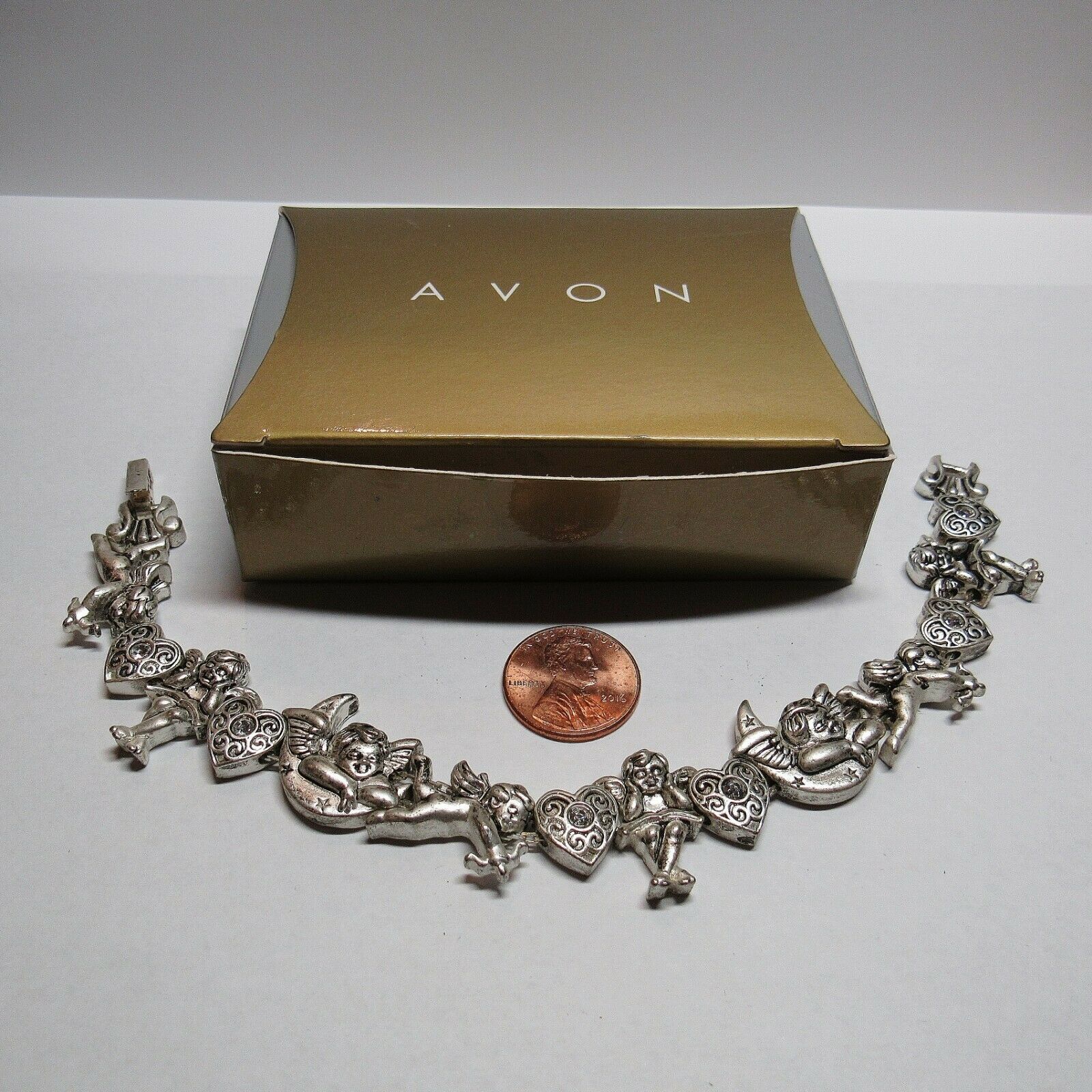 8 Silvertone Antiqued Giraffe Love Infinity Toggle Chain Bracelet 8 Silvertone Antiqued Giraffe Love Infinity Toggle Chain Bracelet