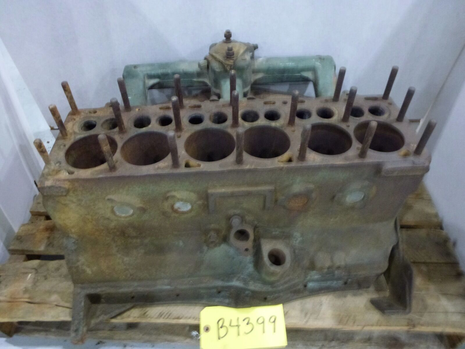 195354 Willys Aero 6 Cylinder Engine Block W/Manifolds Jeep & Willys