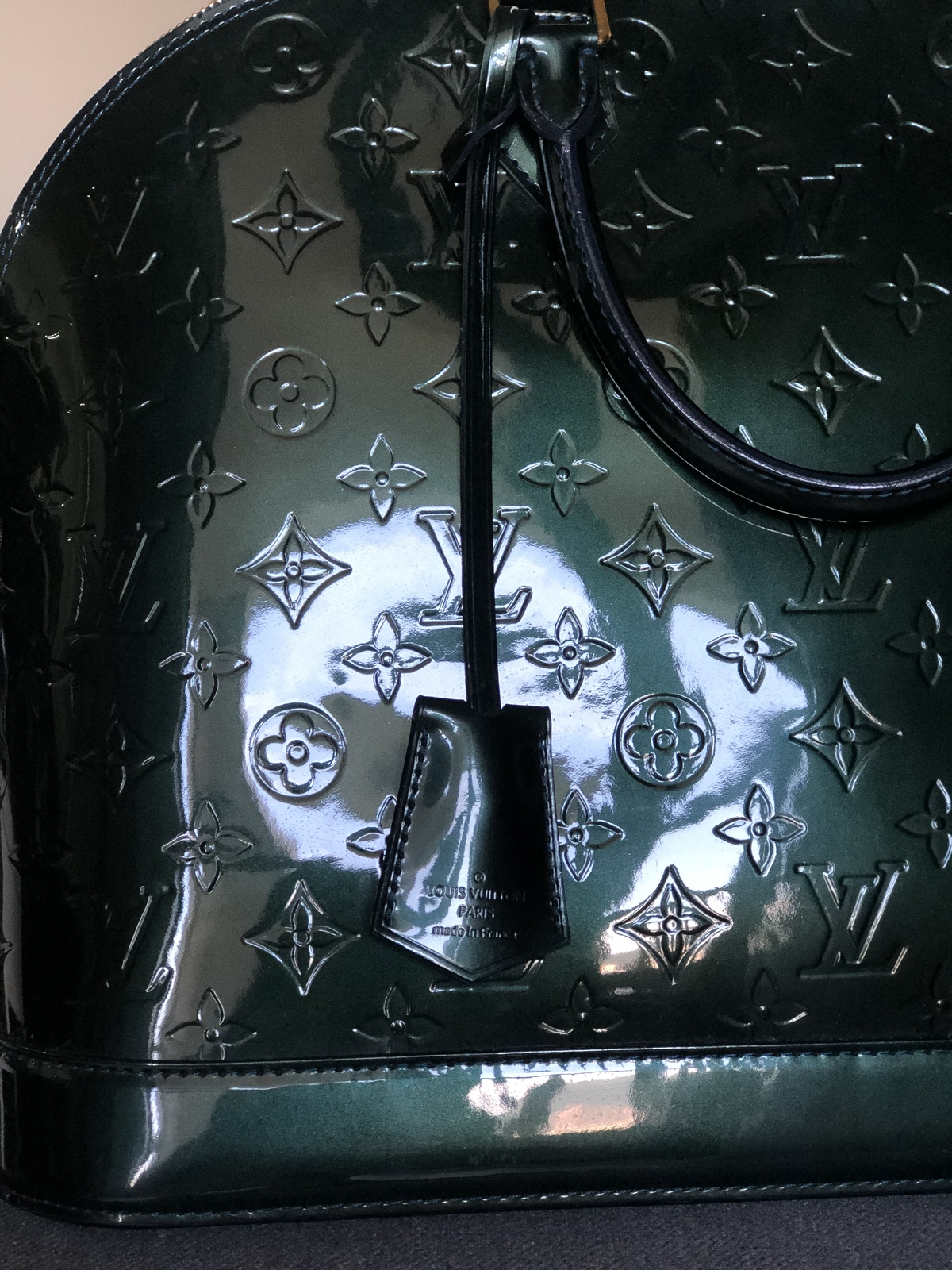 100% Authentic Louis Vuitton Vernis Alma Monogram MM Handbag - Handbags & Purses