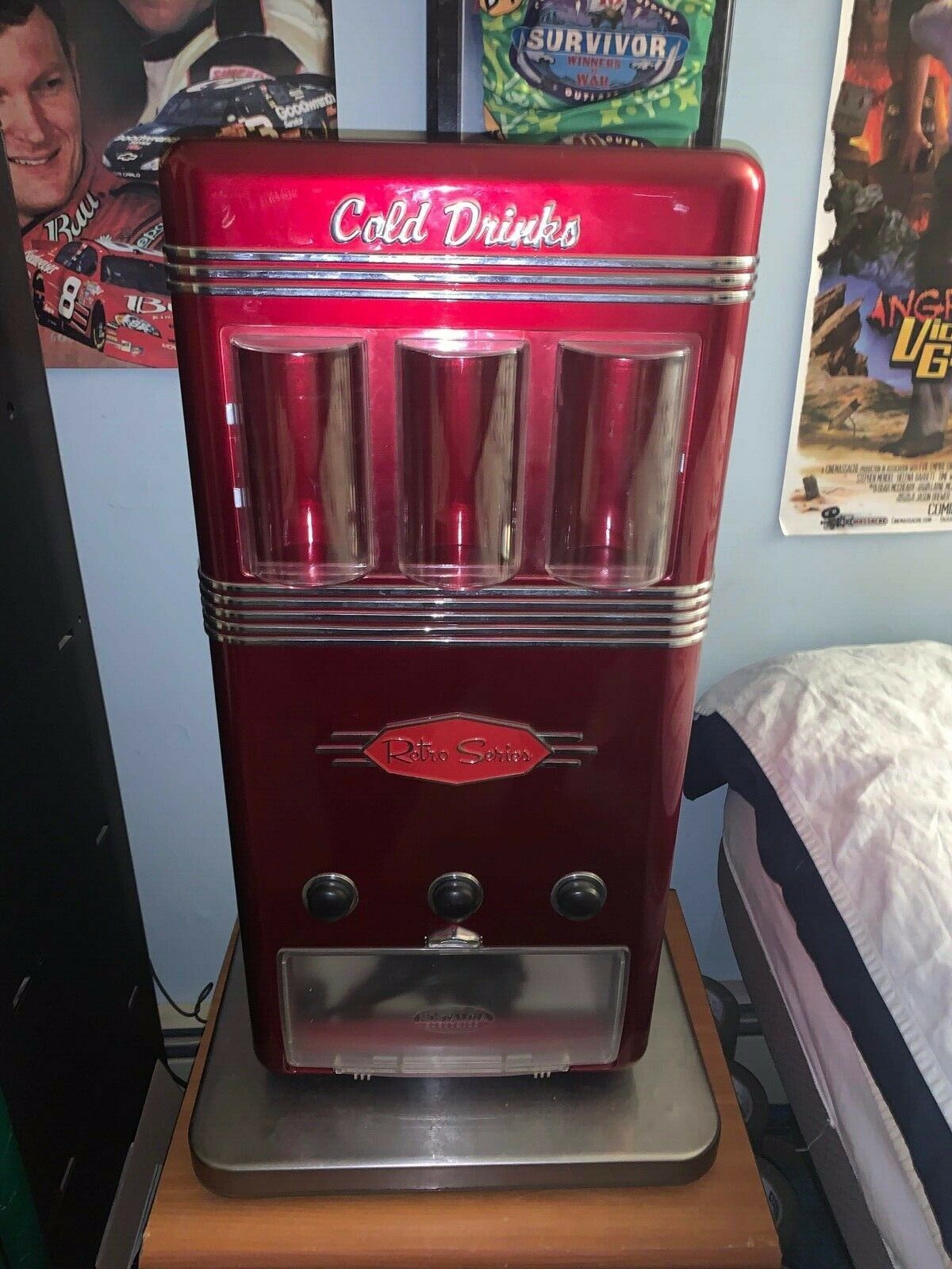 Nostalgia Electrics RVM560 RetroStyle 18Can Vending Machine FOR