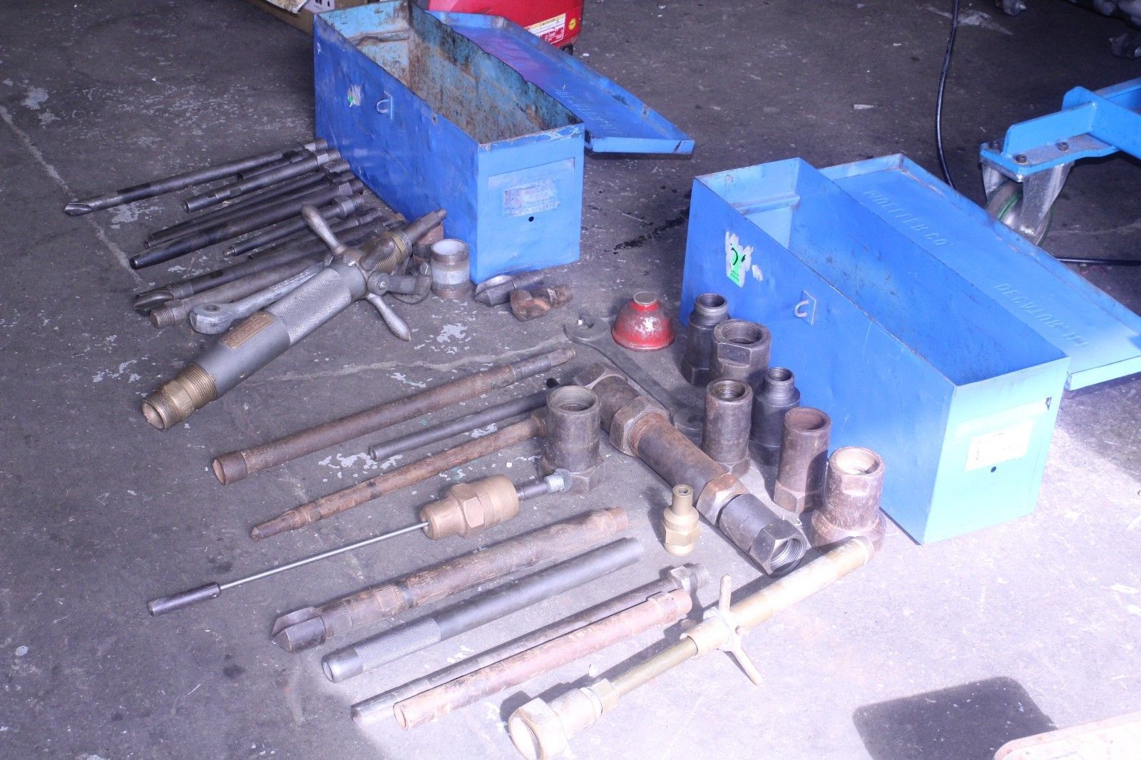 MUELLER MODEL D4 WATER MAIN TAPPING MACHINE WITH TONS OF ACCESSORIES