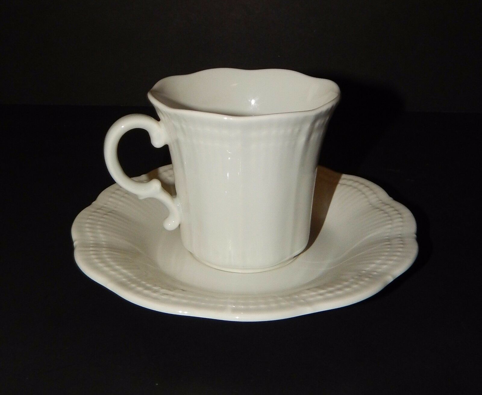Primary image for Mikasa Allura White DH900 Coffee Tea Cup and Saucer New Scalloped Edge