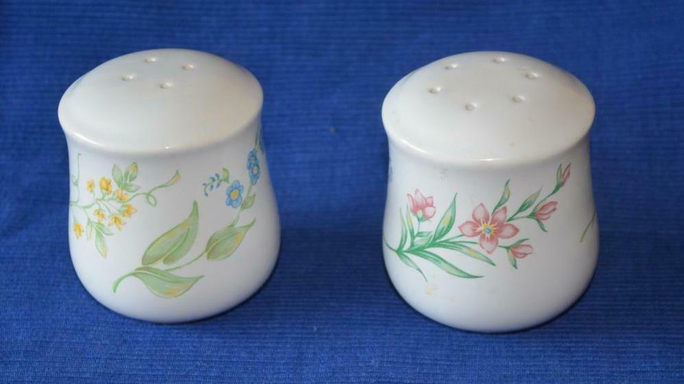 Corelle My Garden Salt & Pepper Shakers 4 & 6 hole Corning Ware, Corelle