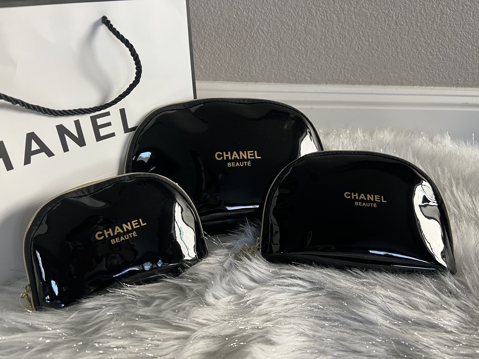 Primary image for Chanel vip gifts make up bag 3 set 