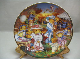 Collector Plate Fine Porcelain Teddy Bear Outing  H5672 Carol Lawson - $14.99