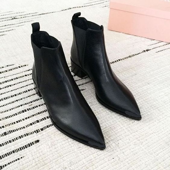 pointed chelsea boots
