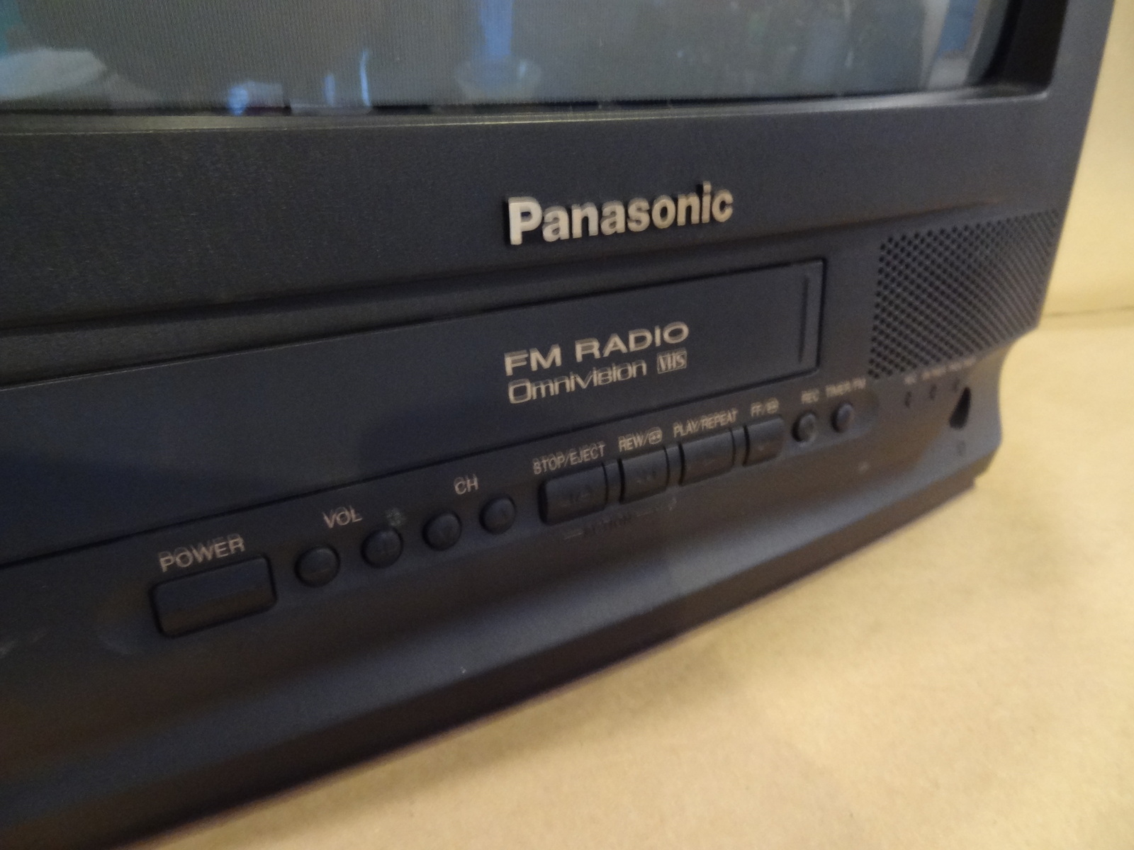 PANASONIC VHS VCR TV COMBO BUILT IN WORKS WELL GOOD SHAPE NO REMOTE PV