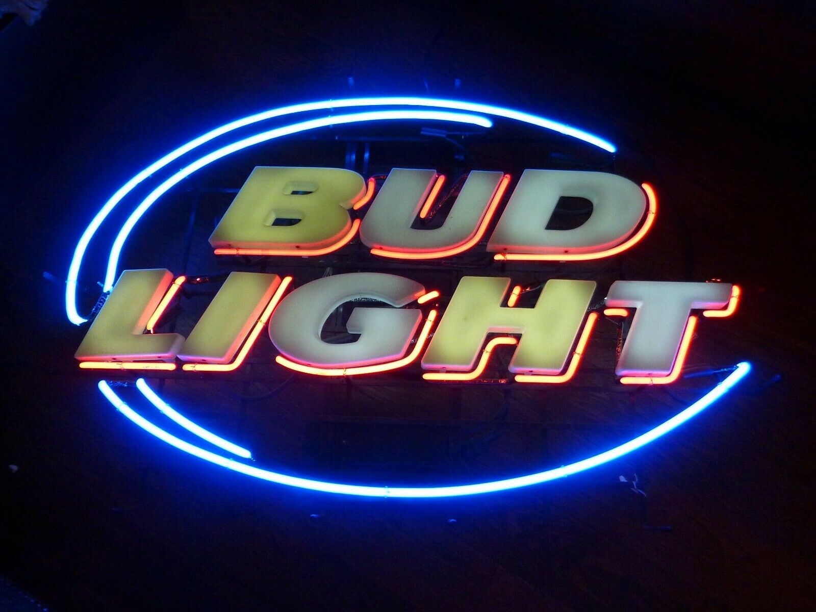 HUGE VINTAGE BUD LIGHT NEON SIGN~MAN CAVE~4FT - Budweiser