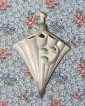 Vintage McNees wall pocket vase parasol umbrella ceramic mold #128 decor - £6.60 GBP