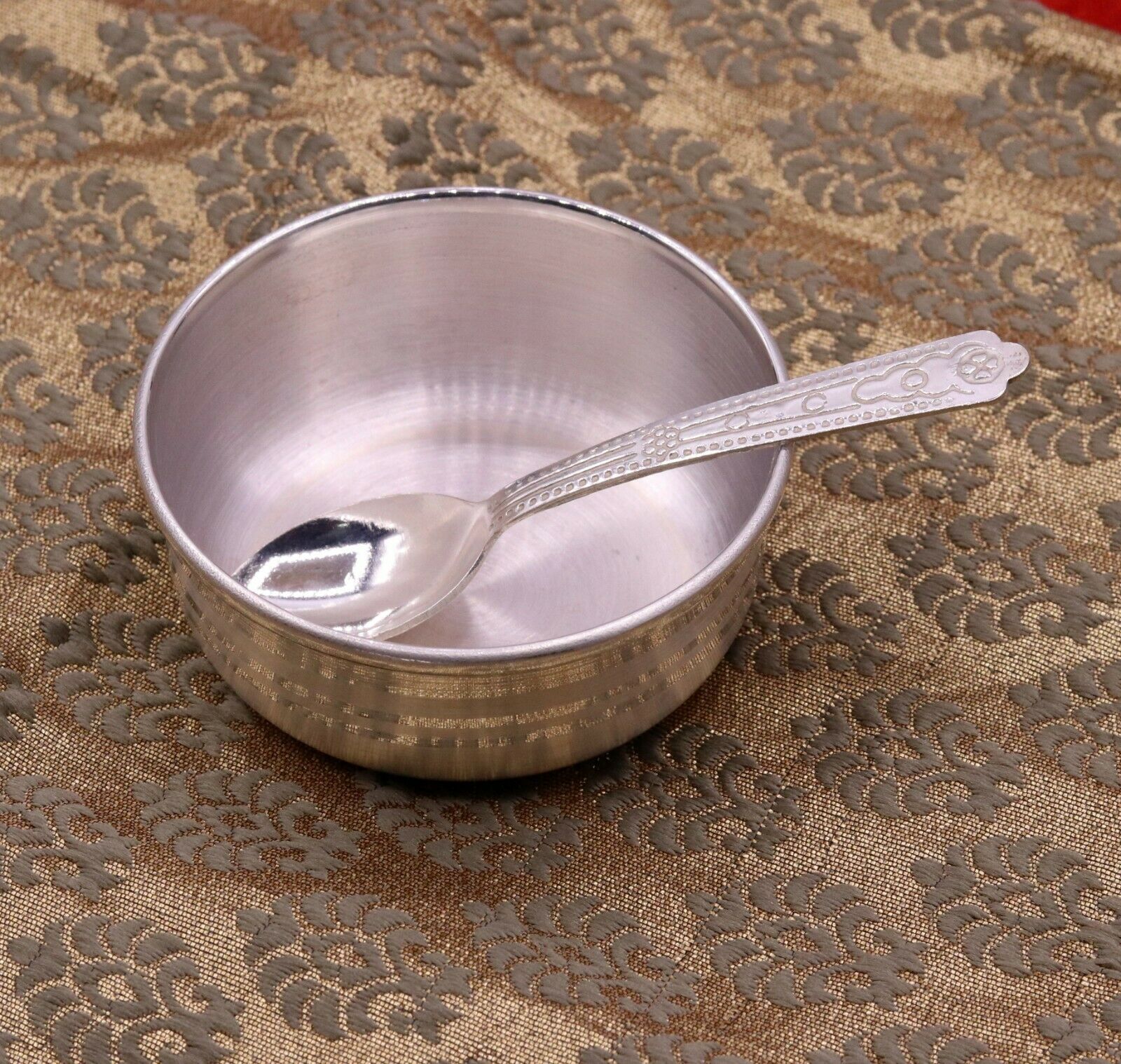 999 solid silver utensils, silver vessels, and 50 similar items