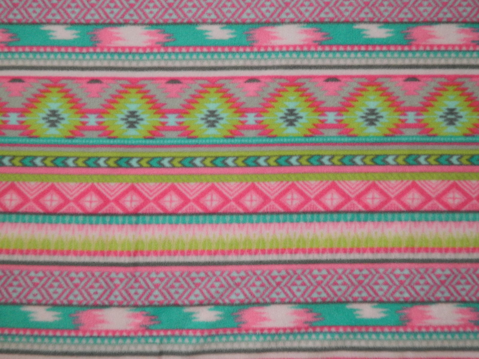 NWT Southwest Pink Teal Aztec AntiPill NoSew Fleece Blanket Large 55" x 67" Afghans & Throw