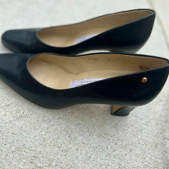 Primary image for Vintage Etienne Aigner Low Dark blue leather Heels in Size 6M