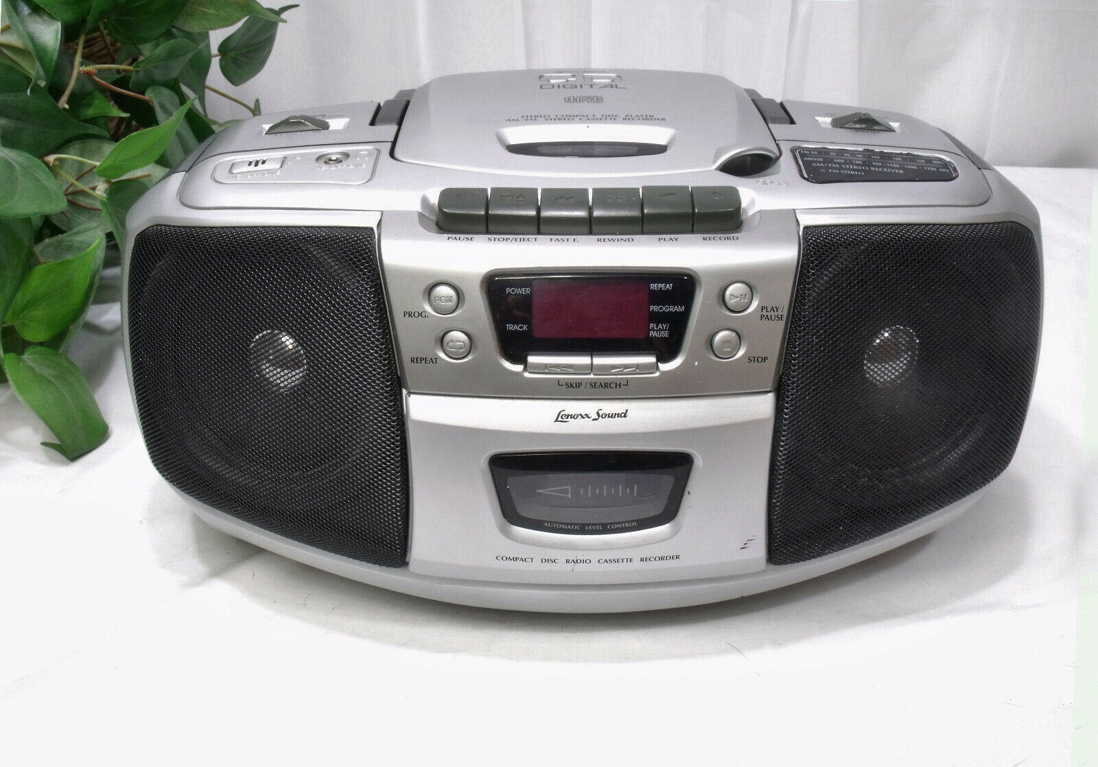 Lenoxx Sound AM / FM CD Player CD102 Digital Audio Portable Stereo