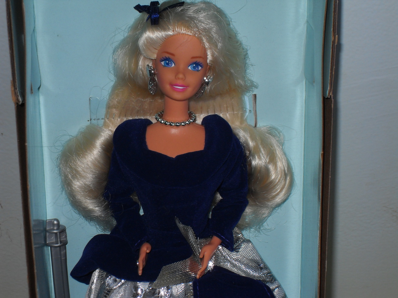 barbie winter velvet avon