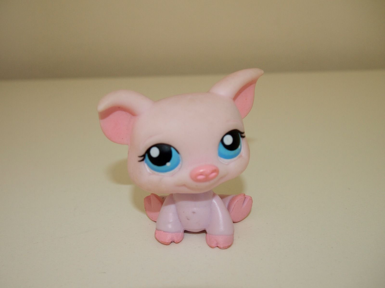 Littlest Pet Shop LPS 87 Pink Pig Blue Eyes Littlest Pet Shop