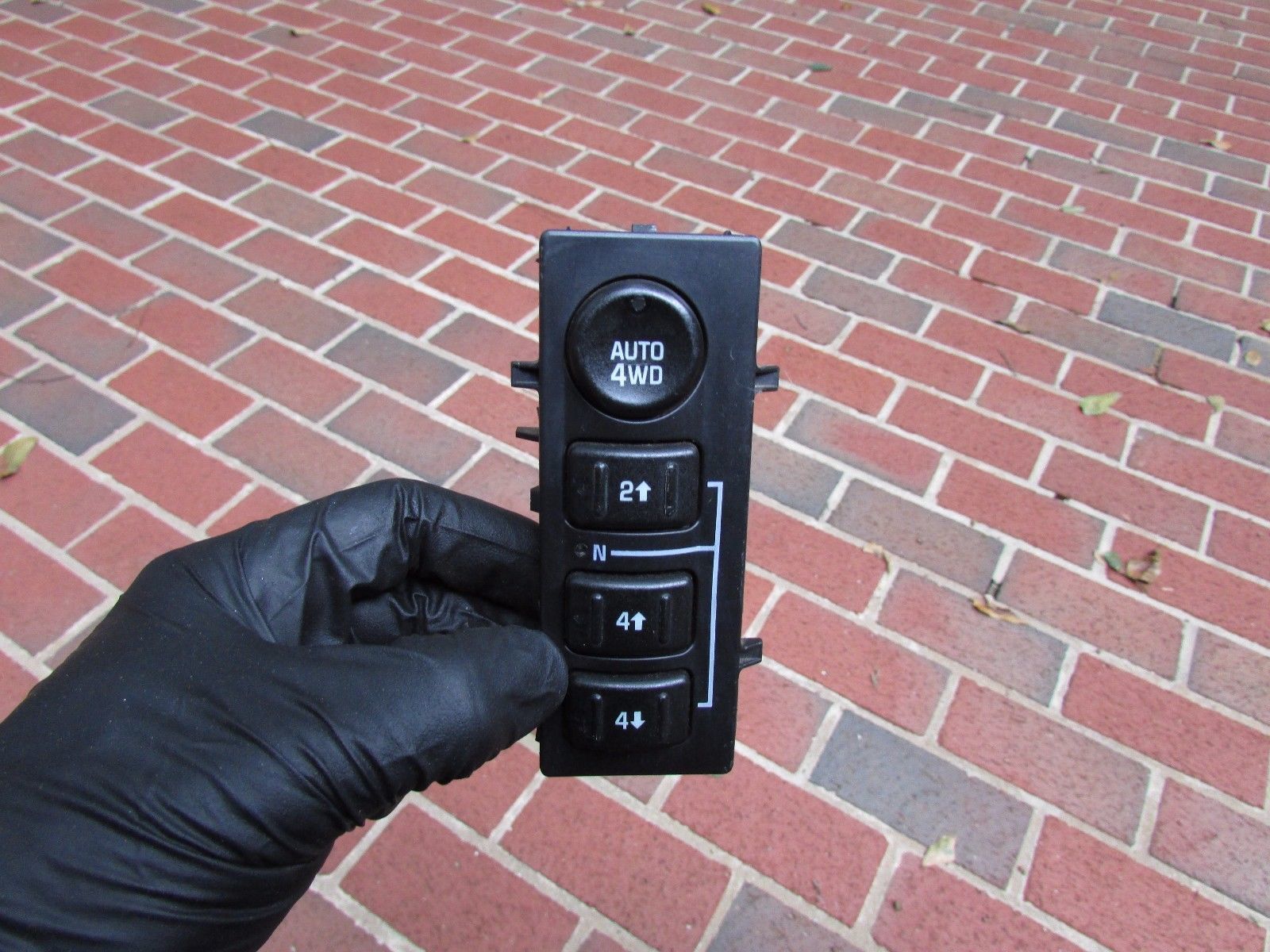 3504U CHEVY TAHOE 03 04 05 OEM 4X4 4 WHEEL DRIVE AUTO HIGH LOW CONTROL