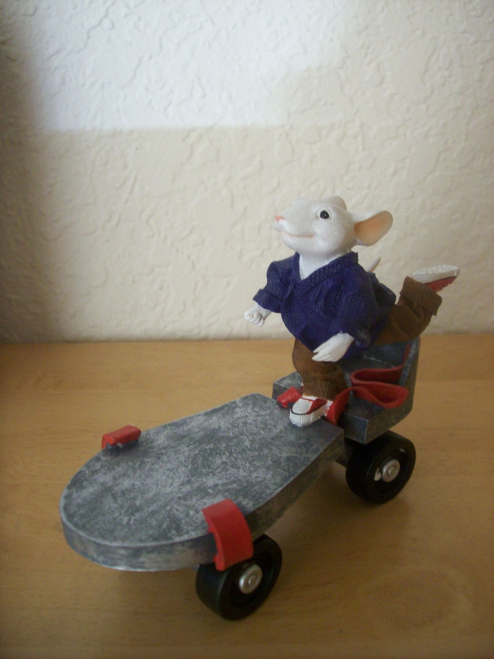 Madame Alexander “Stuart Little Riding a Roller Skate” Figurine ...