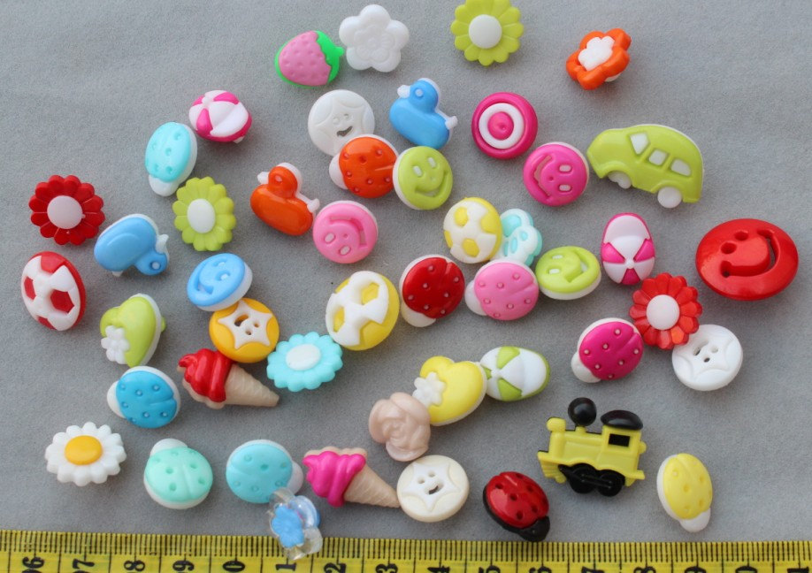 Set of 100pcs Plastic Cartoon Animals Novelty Shank Children Candy