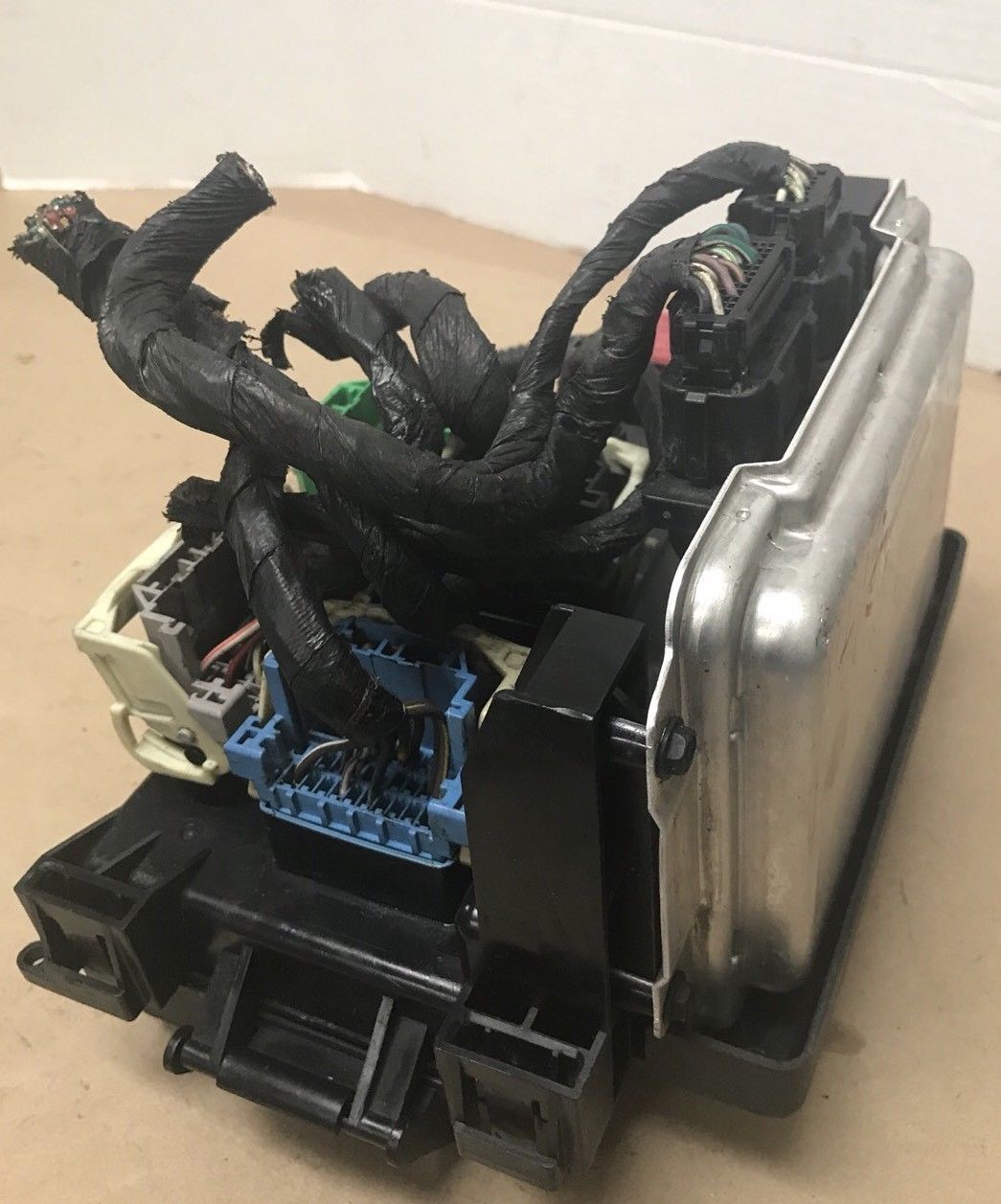 Integrated Power Relay Fuse Box TIPM 2005 Dodge Magnum 3.5 V6