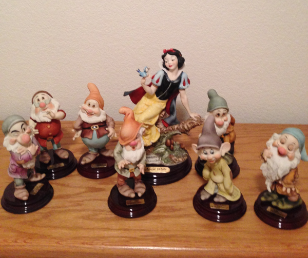 Walt Disney Classic Collection Snow White And The 7 Dwarfs Figurines Snow White 