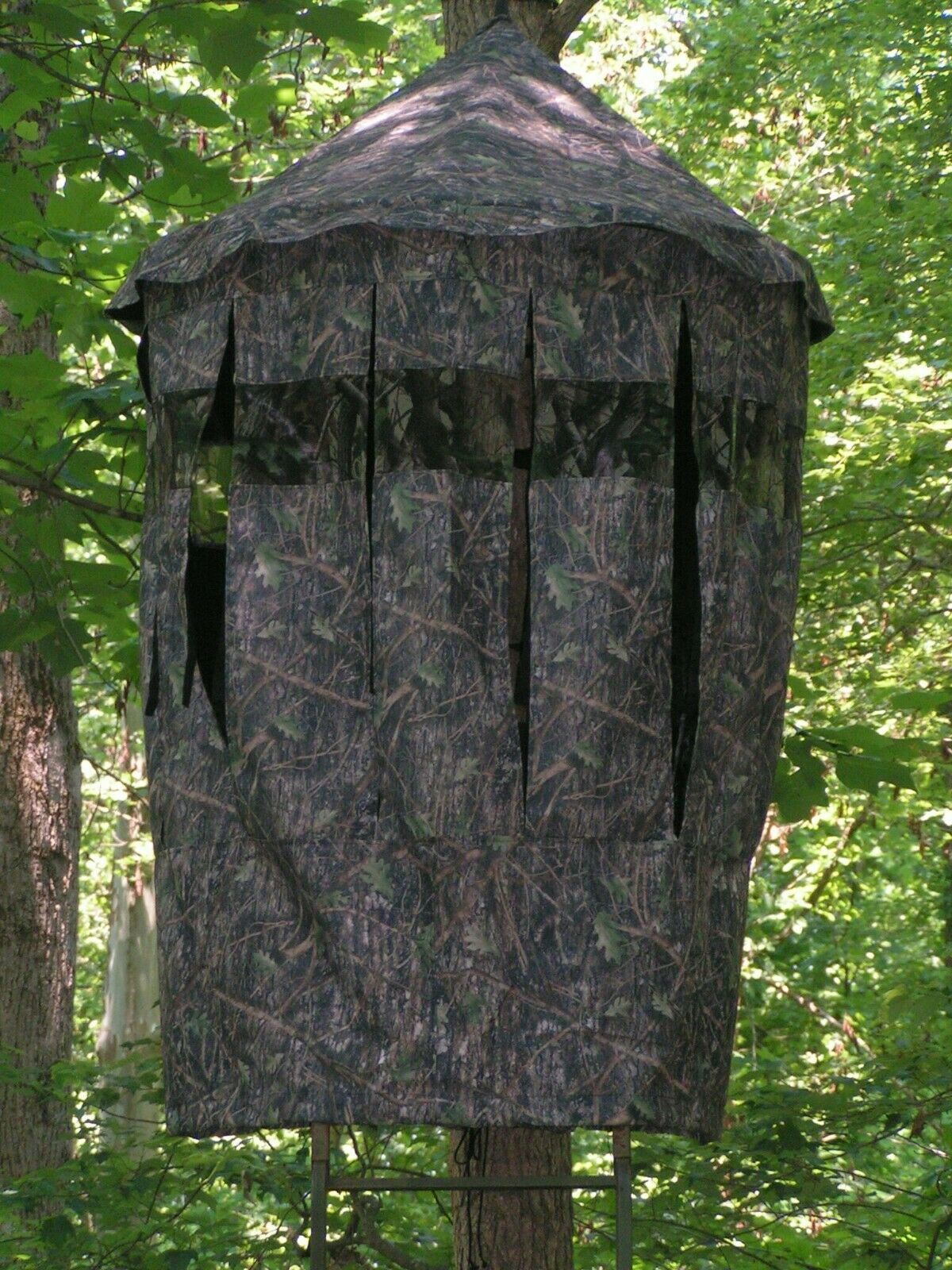 Tree Stand Blind With Roof Bow Master Or Gun Blind Mossy Oak Tree     57 