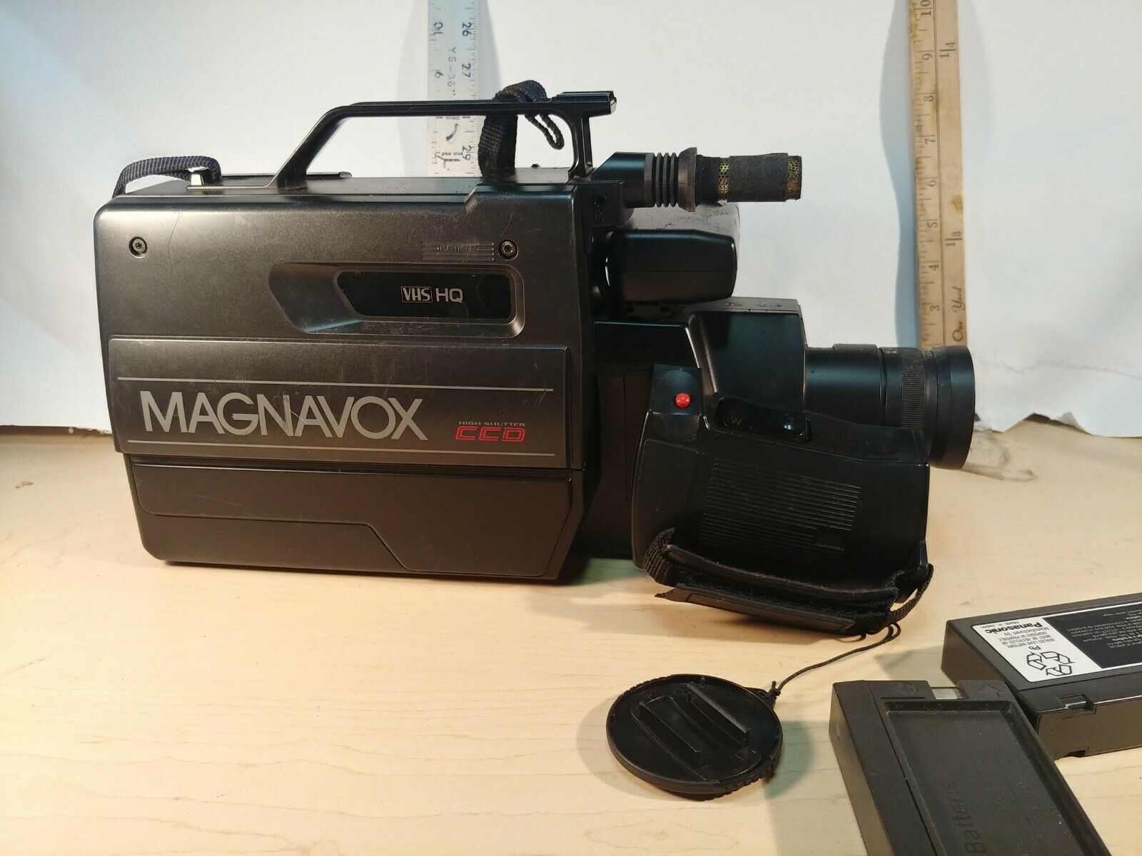 Magnavox Movie Maker High Shudder CCD VHS Camera w/2 power supplies