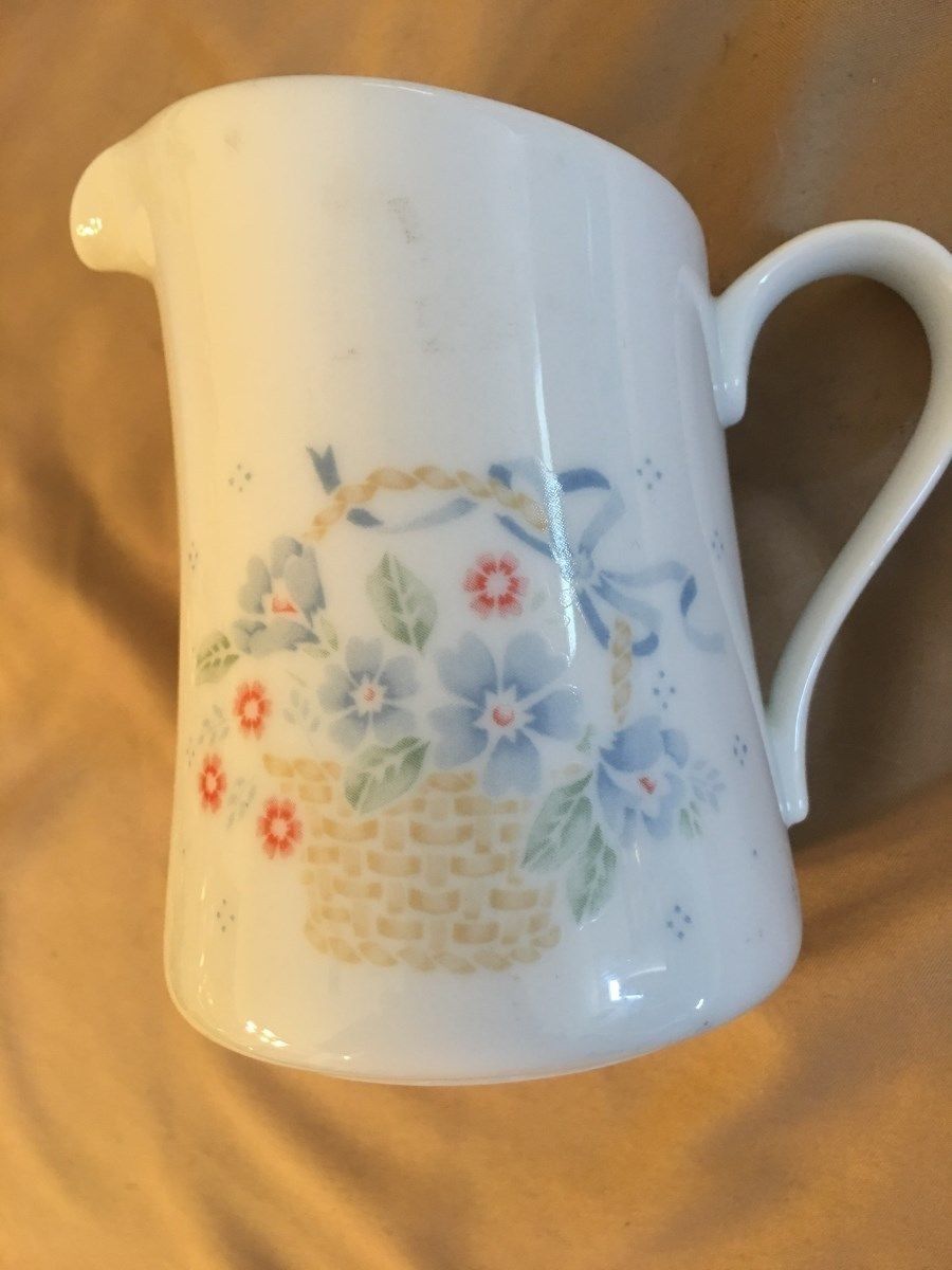 CORNING WARECORELLECOUNTRY CORNFLOWER CREAMER ONLY(NO SUGAR BOWL