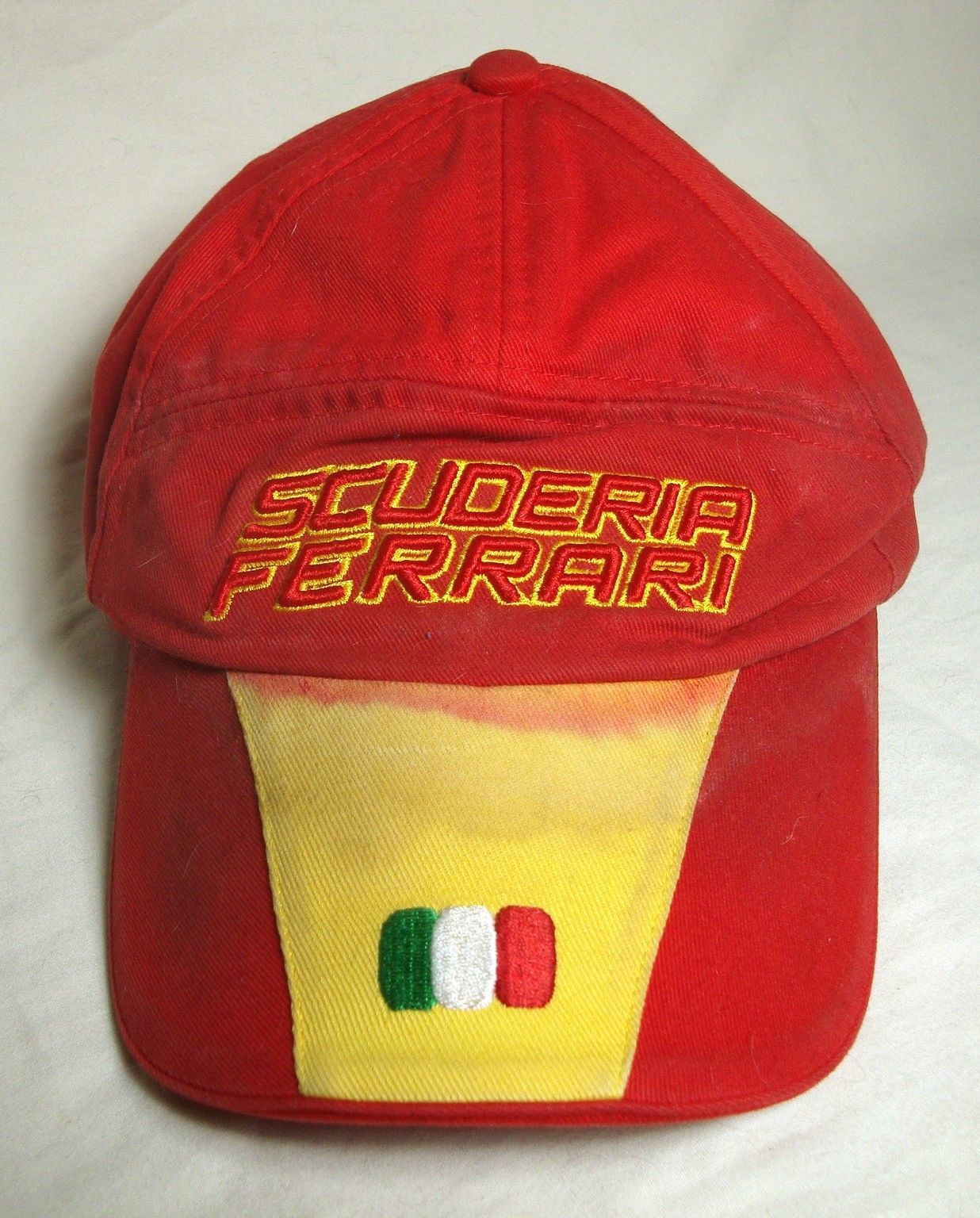 Vintage Ferrari Scuderia Race Car Driver Hat Truckers Cap Red Yellow