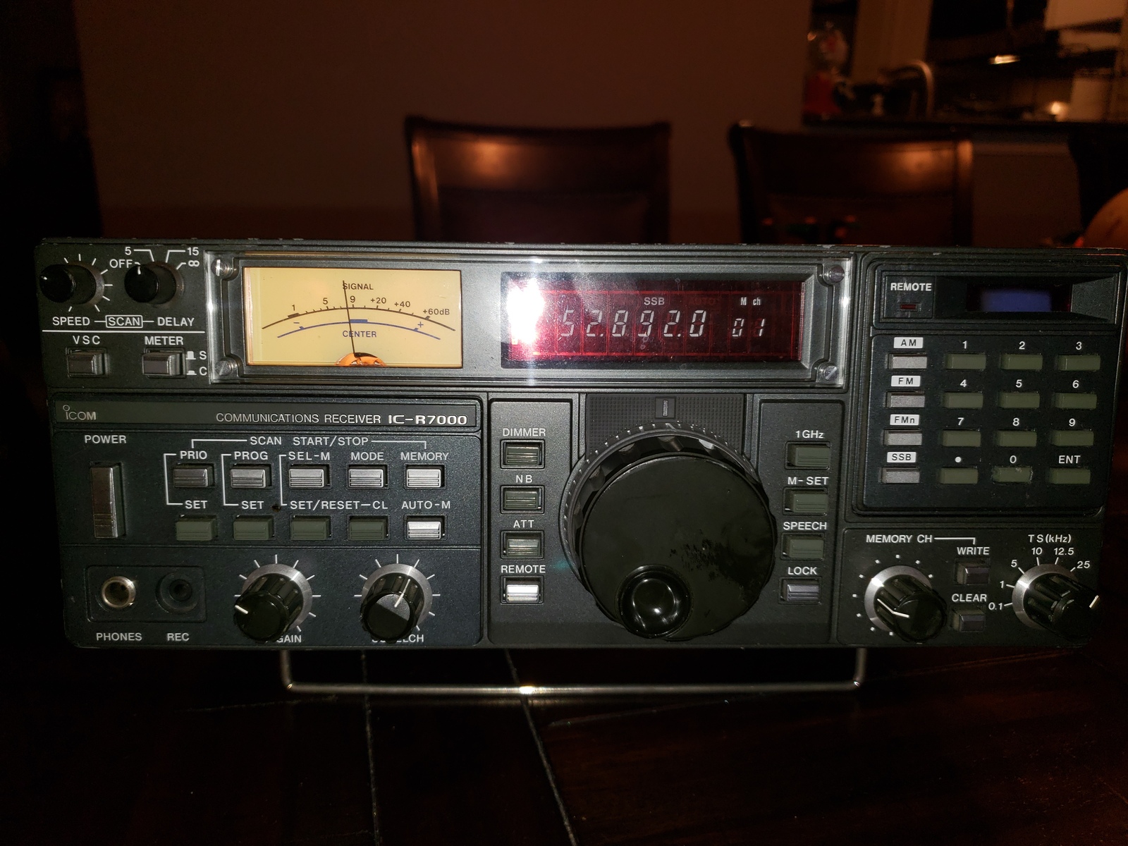 ICOM IC R7000 VHF UHF FM Communications Receiver - Receivers