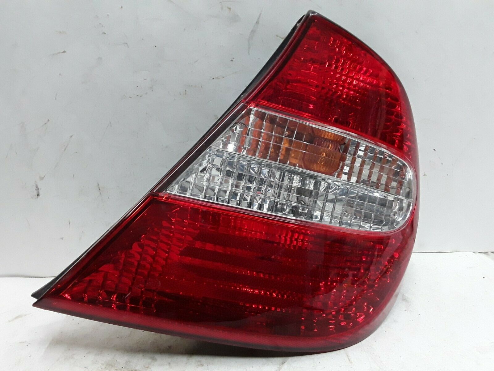 02 03 04 Toyota Camry right rear outer tail light assembly OEM Tail