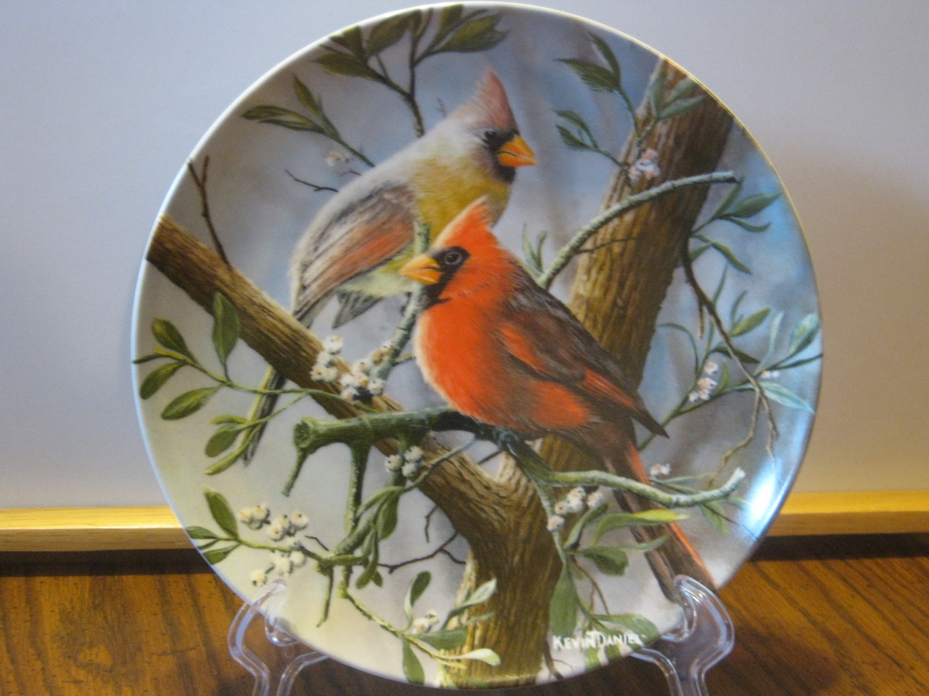 Knowles China Collector Plate "The Cardinal", Encyclopedia Britannica