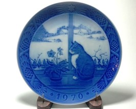 Royal Copenhagen 1970 Christmas Rose and Cat Collector Plate - $19.95