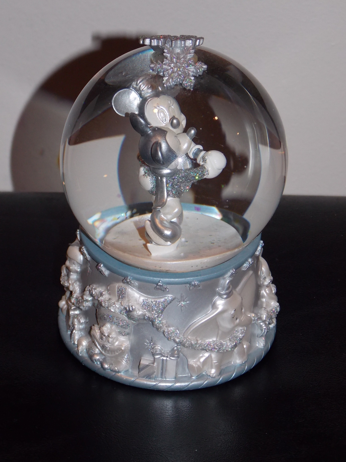 Disney Mickey & Minnie Mouse Ice Skating Snow Globe Snowglobes