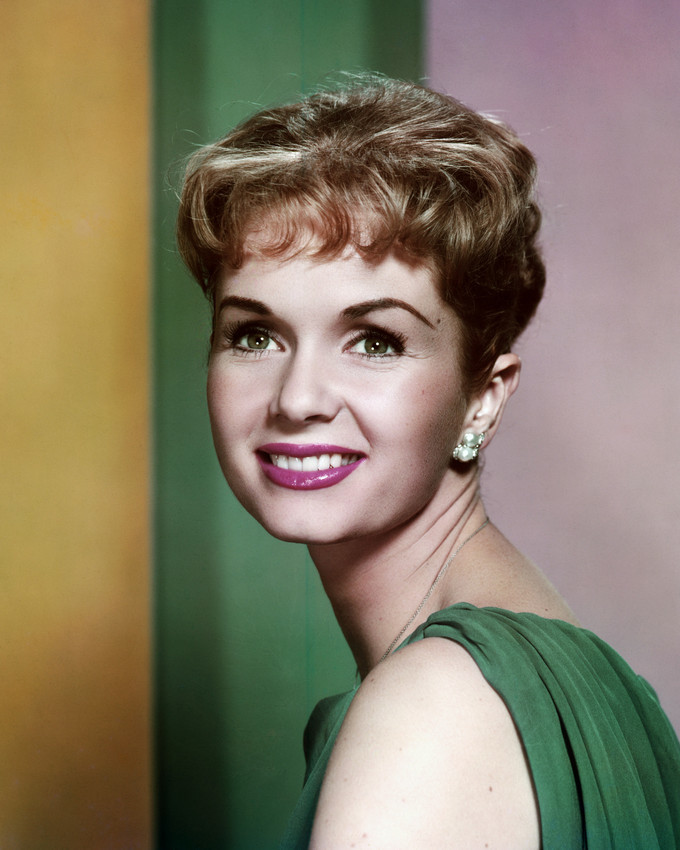 Debbie Reynolds 11x14 Photo beautiful smiling glamour pose - Photographs