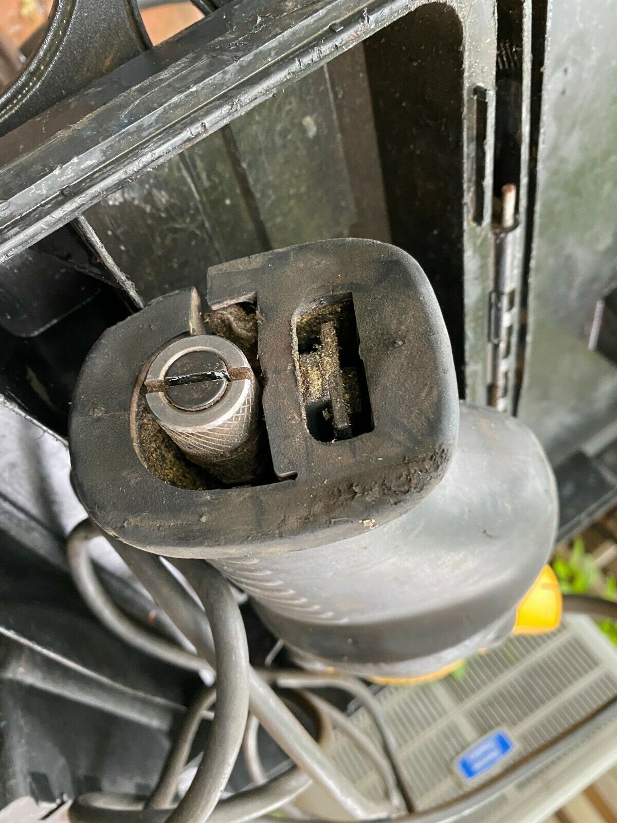 DeWalt DW311 Saw 13 Amp Heavy Duty Reciprocating Kit Corded Metal Wired